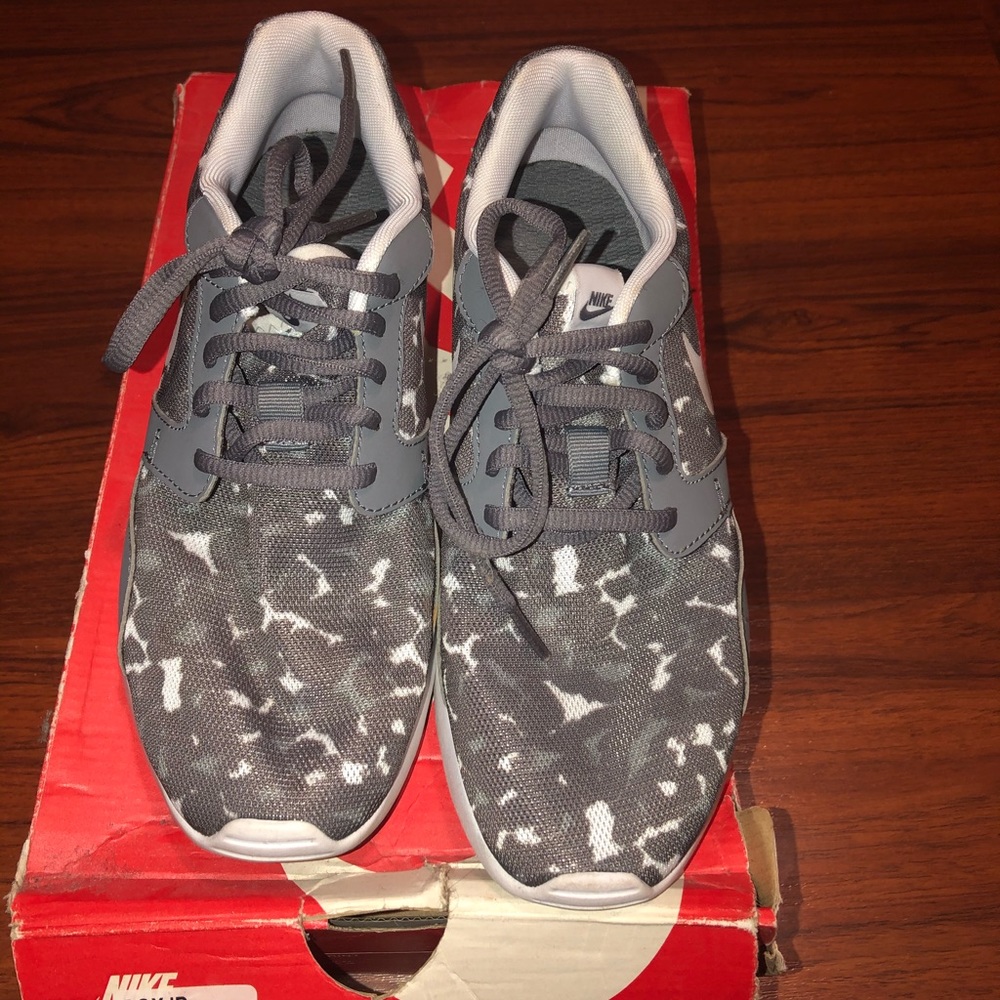 Women’s Nike shoes